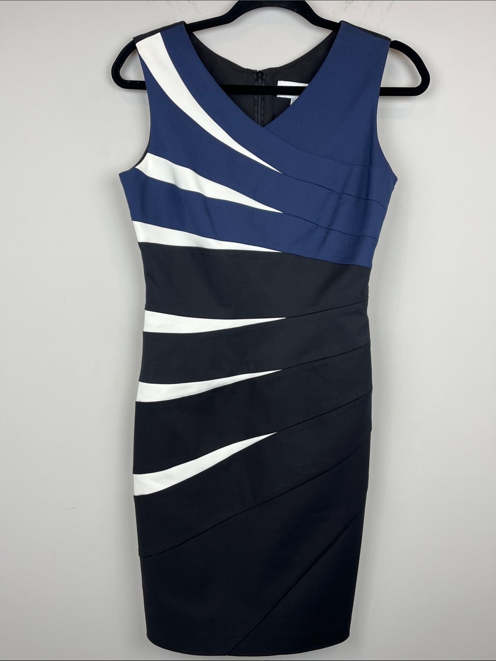 Belle Badgley Mischka Like New Sleeveless Bodycon Sheath Dress Size 4 Black Blue